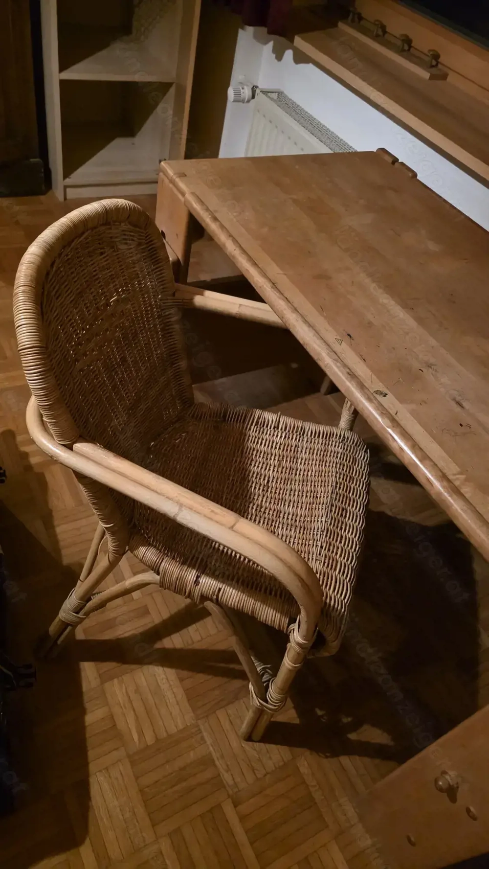 Massiver Holztisch   Schreibtisch + Rattanstuhl   ausziehbar