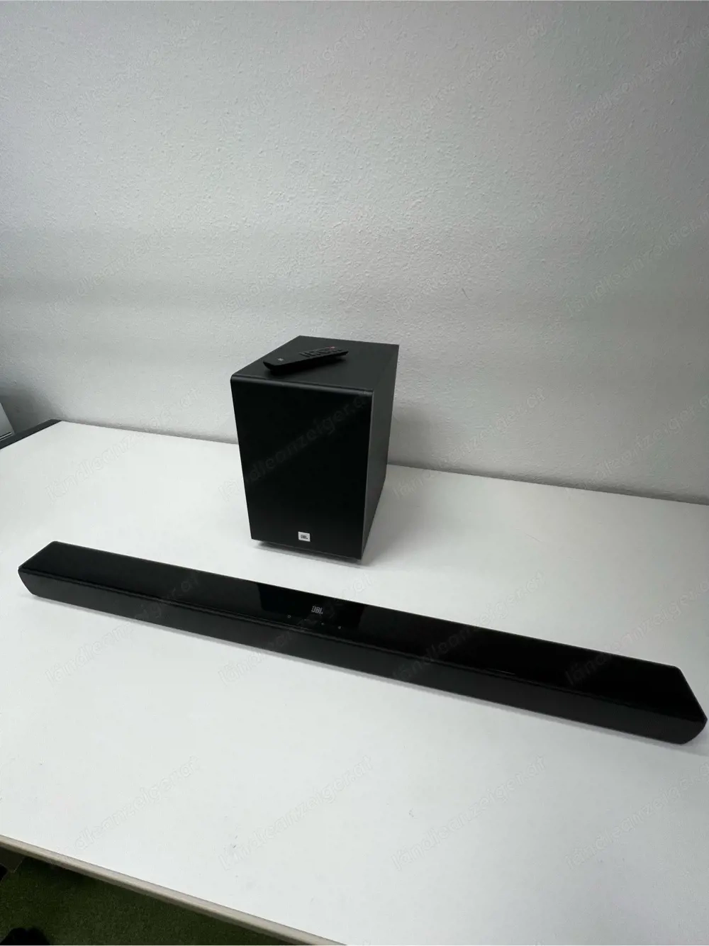 Heimkino JBL Soundbar und Wireless Subwoofer
