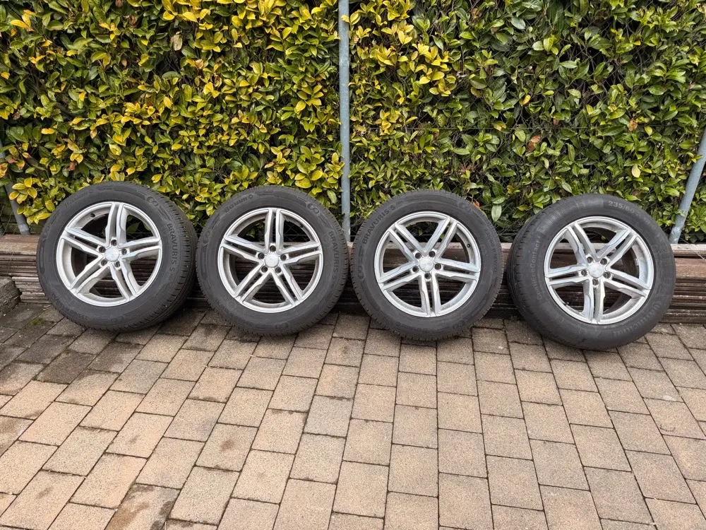 Wheelworld Alufelgen 8x18 ET35 LK112 mit Sommerreifen Audi Q5