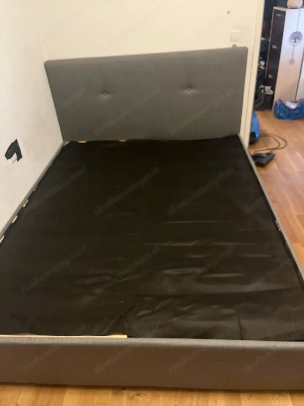 Bett ohne Matratze