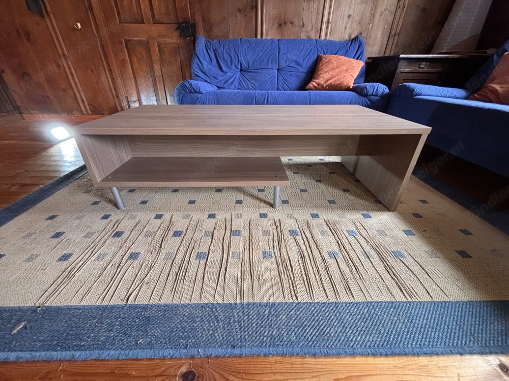 Couchtisch mit Ablage