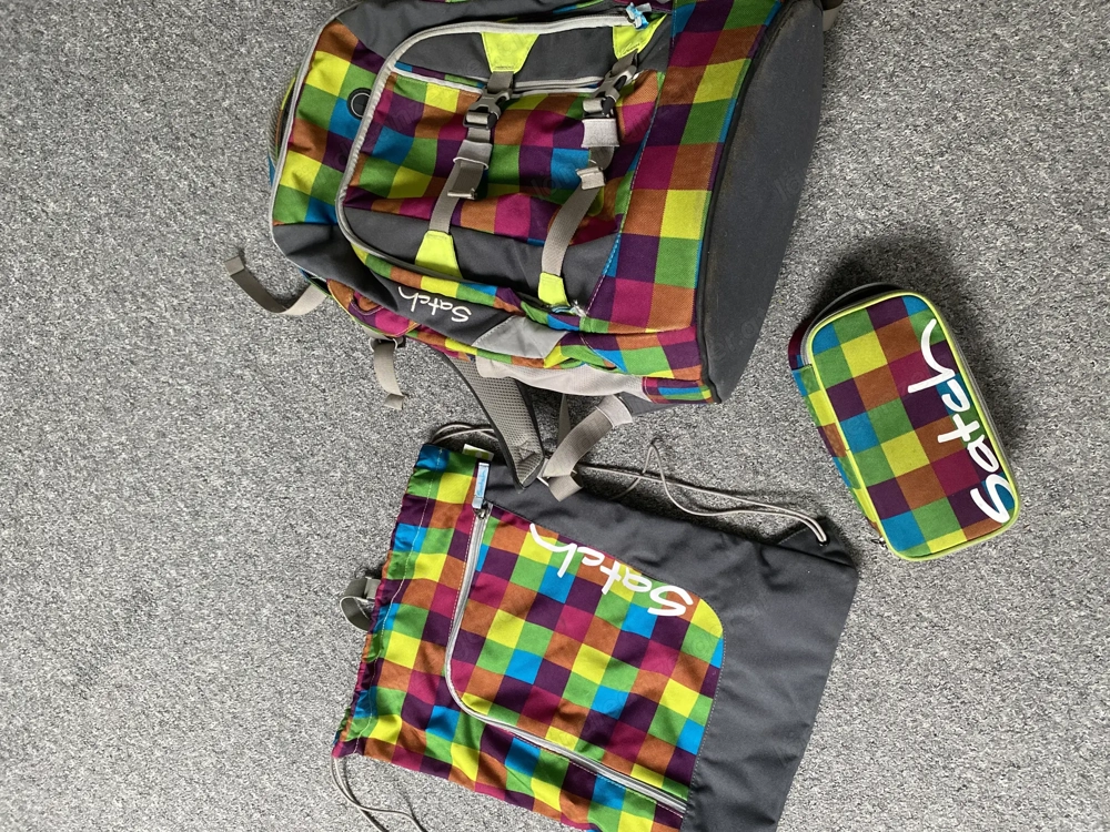Satch Schulrucksack mit Turnbeutel und Federschachtel