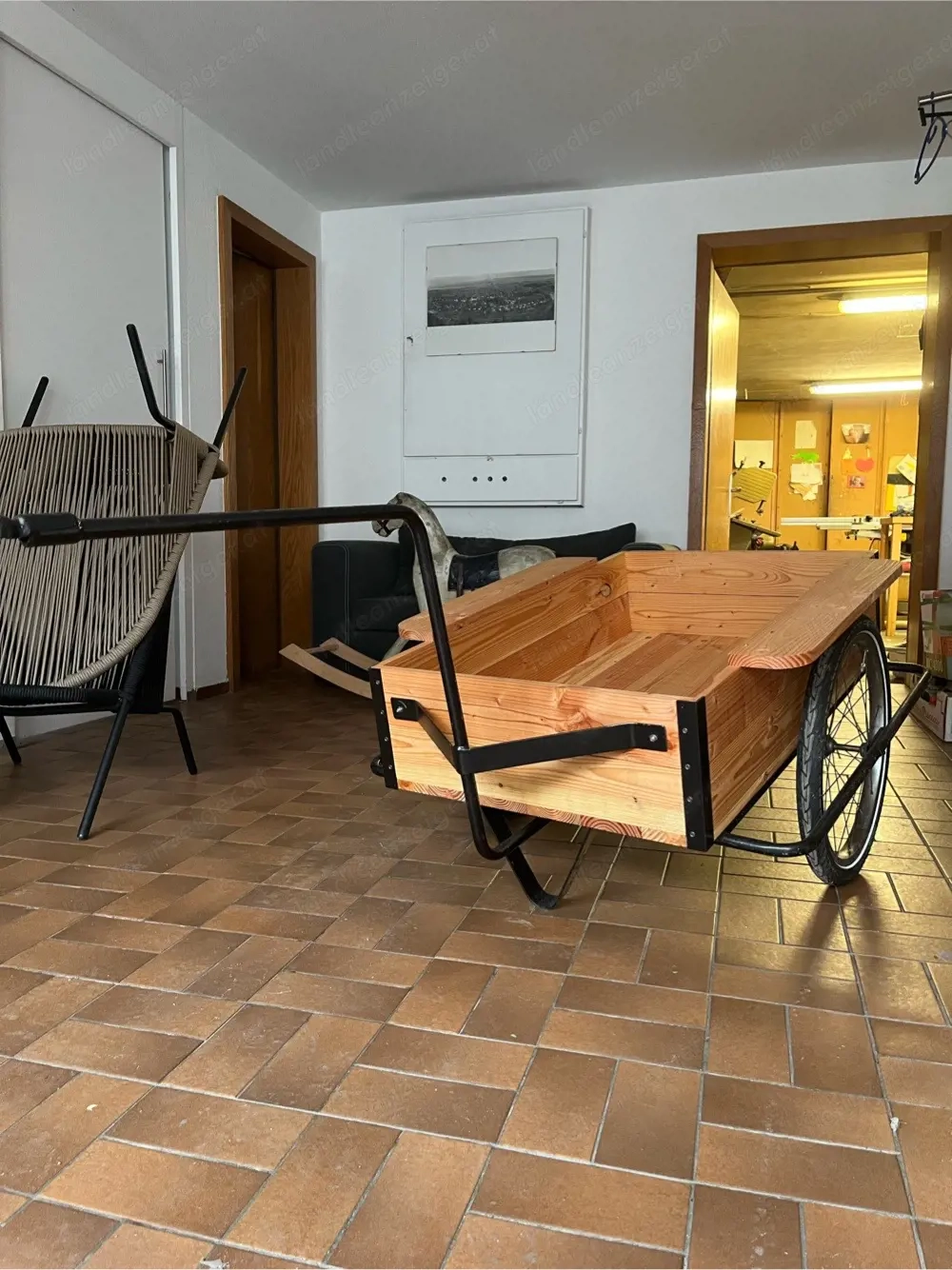 Antiker Holzfahrradanhänger neu gemacht