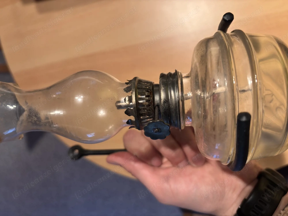 urige Öllampe aus dem Bestand eines alten Bauernhauses