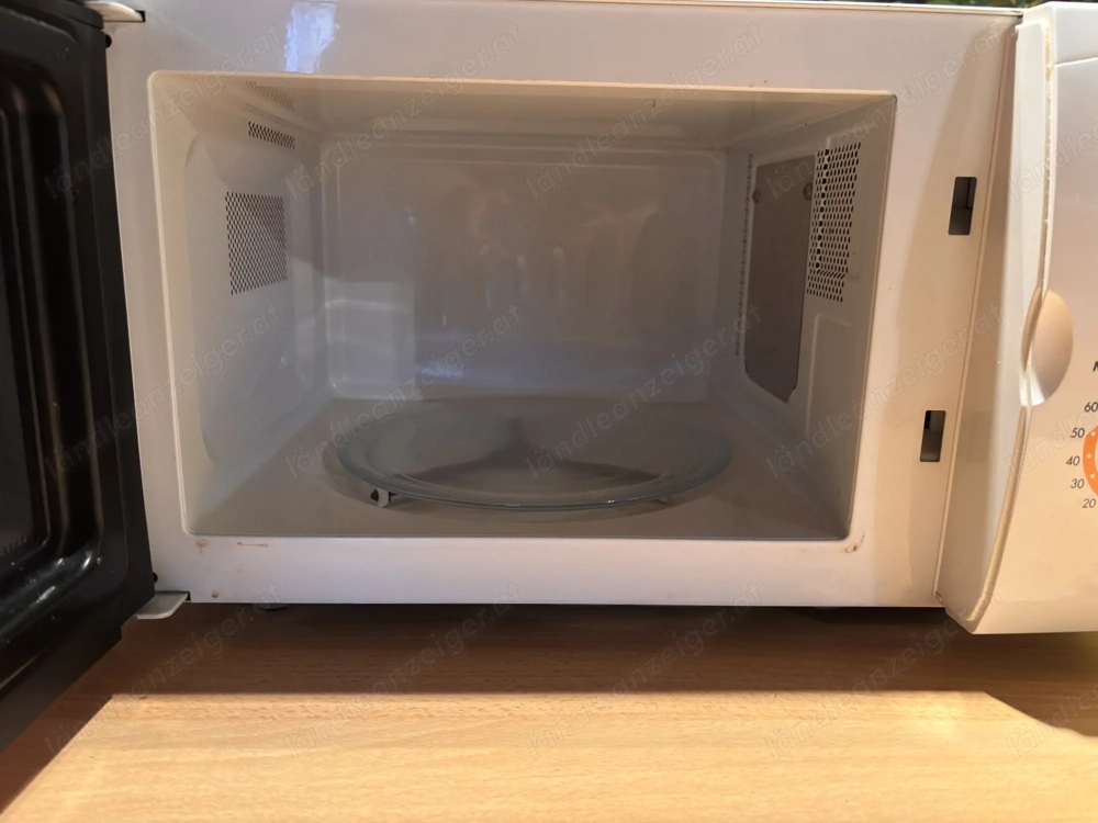 gebrauchte funktionstüchtige Mikrowelle der Marke LG