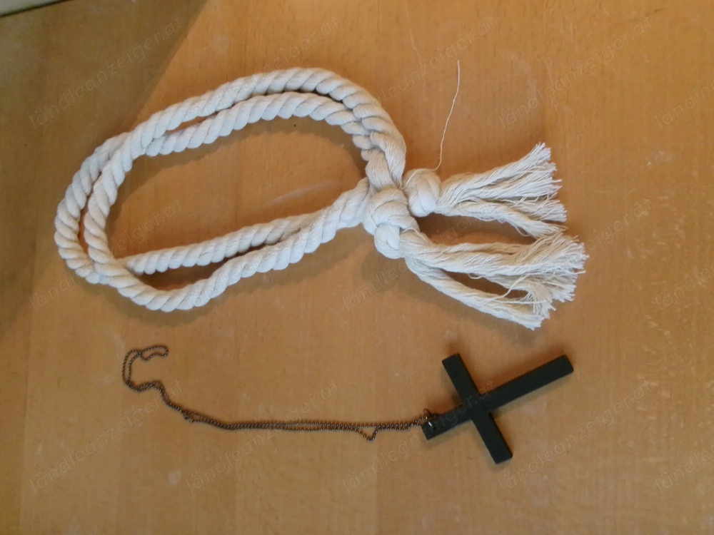 Mönchskutte mit Zuehör 