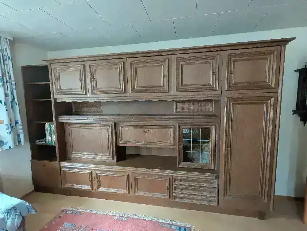 Wohnzimmerschrank