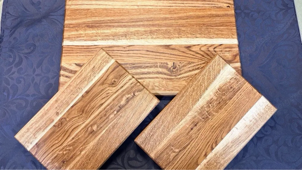 Jausenbrett Set aus Eiche massiv   2 handgemachte Bretter