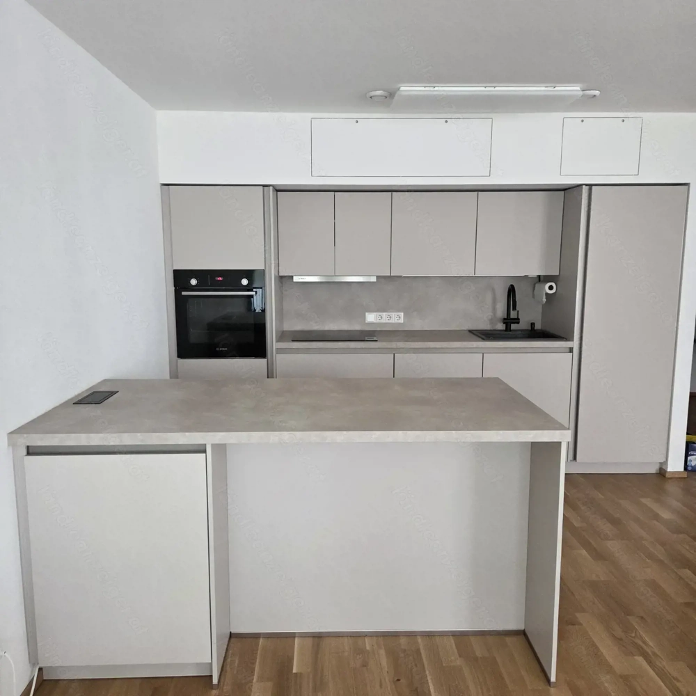 Küche mit Insel inkl. E-Geräte