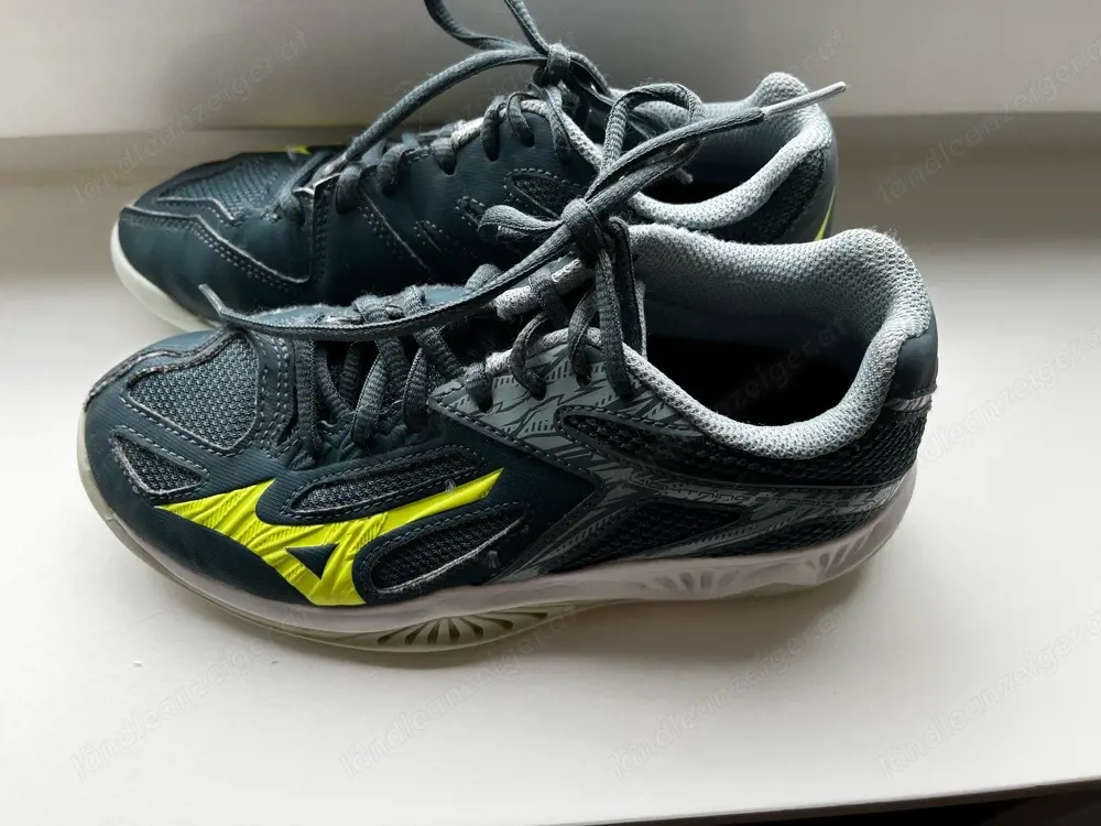Handballschuhe Grösse 34 (eng geschnitten)