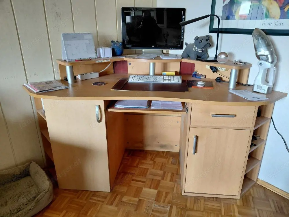 Schreibtisch 