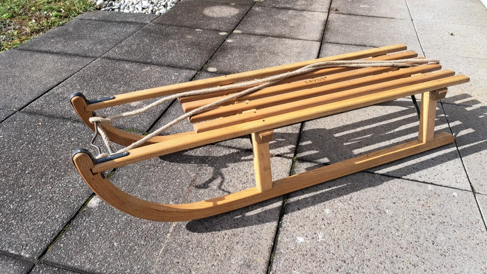 Holzschlitten