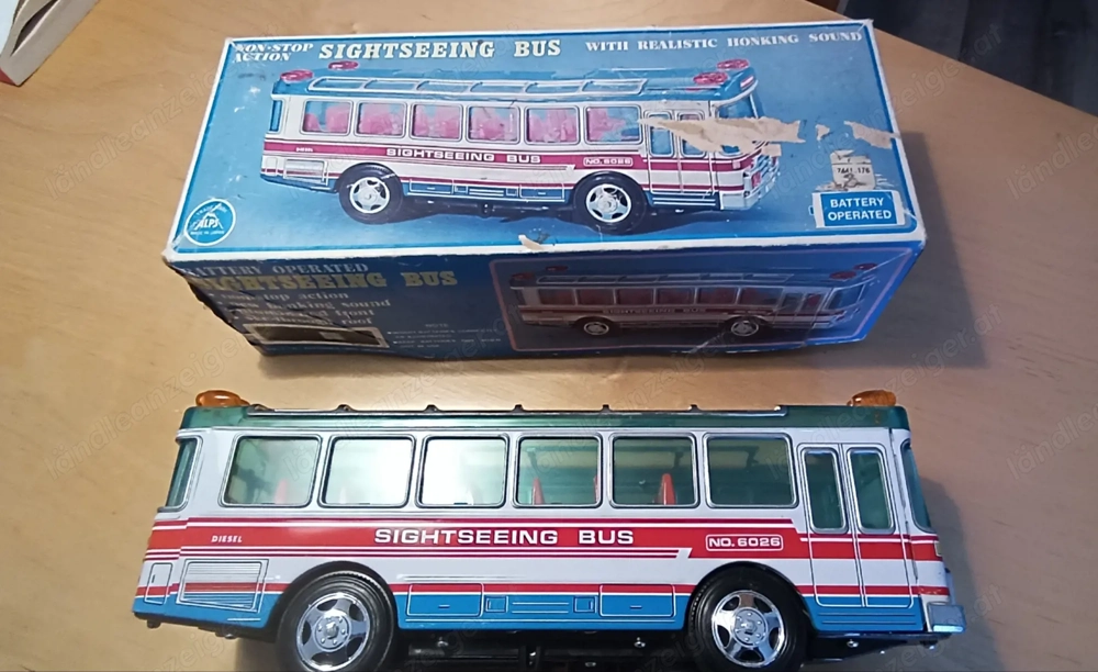 Spielzeug - alter Blechbus