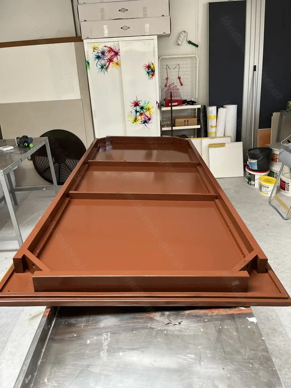 Großer Tisch aus amerikanischer Nuss