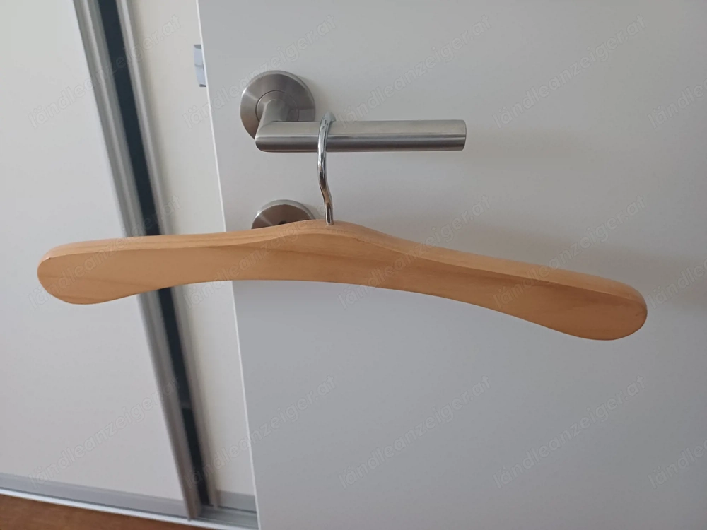 16 gebrauchte gut erhaltene Kleiderbügel zu verschenken ca. 45cm, Tiefe 1,8