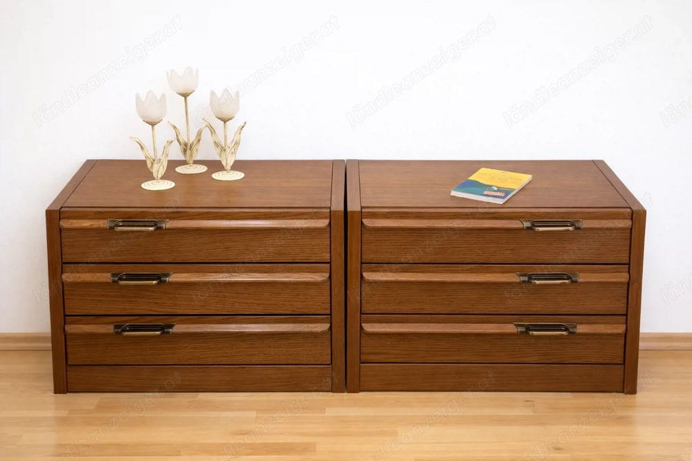 2 schöne Nachtkästchen   Nachttische - Eiche furniert - 3 Schubladen - sehr stabil