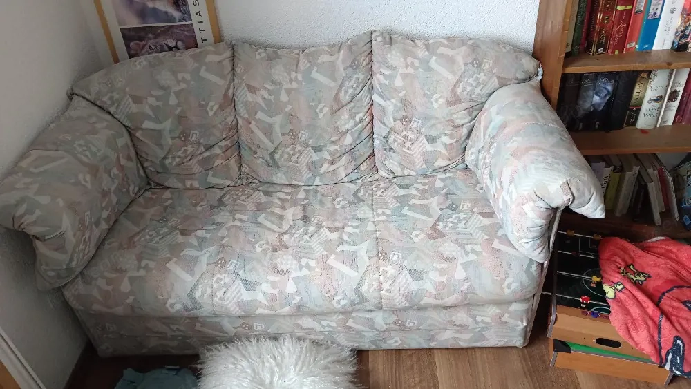 Kleine Couch zu verschenken