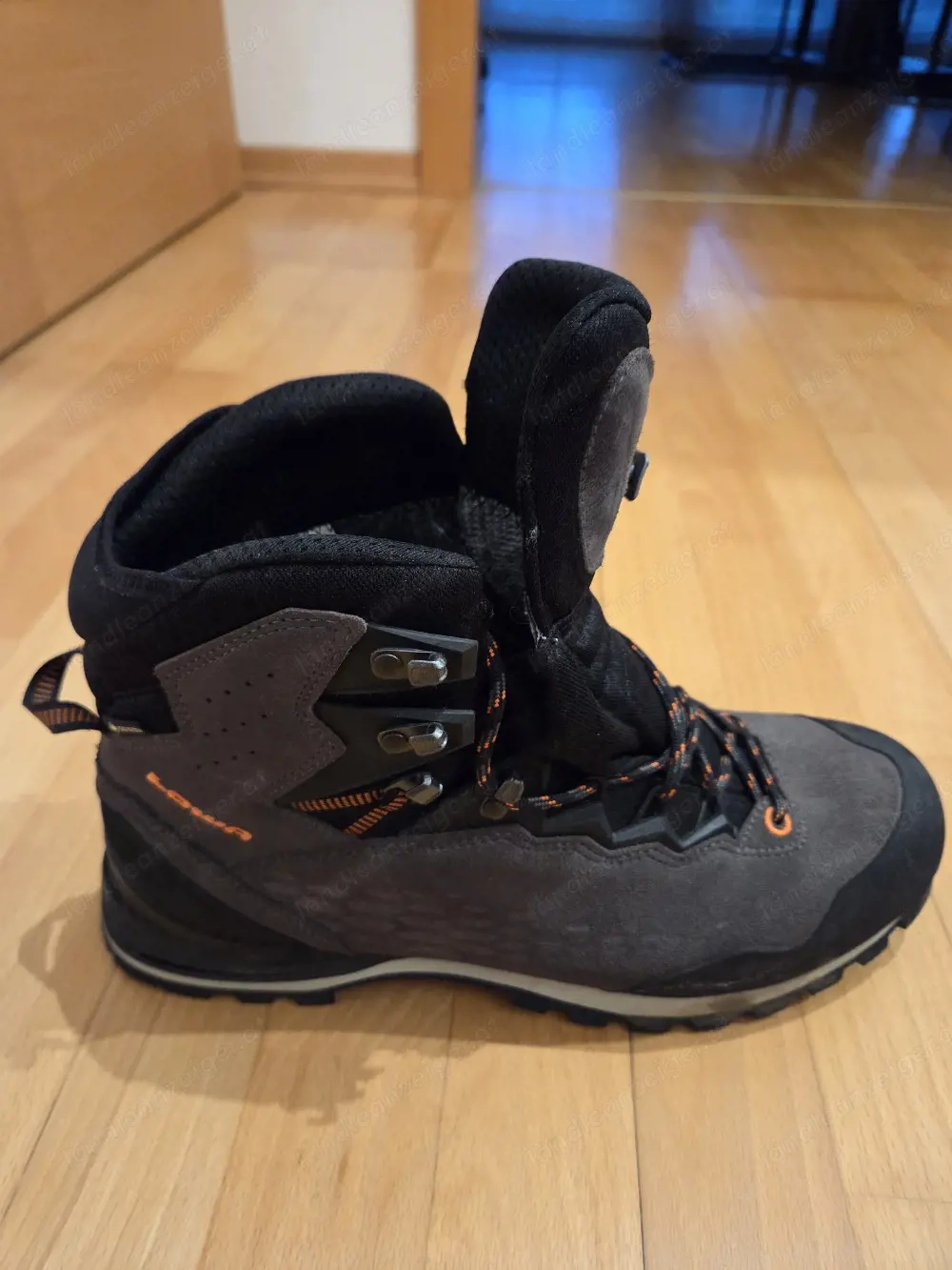 Bergschuhe Lowa Größe 45 Steigeisen geeignet.