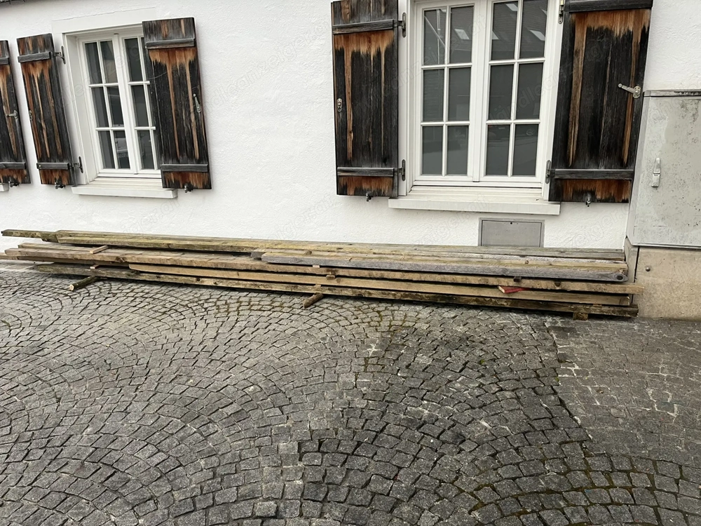 Holzlatten stark,  8 x 5 cm,  ca 4,5 m lang,  günstig abzugeben