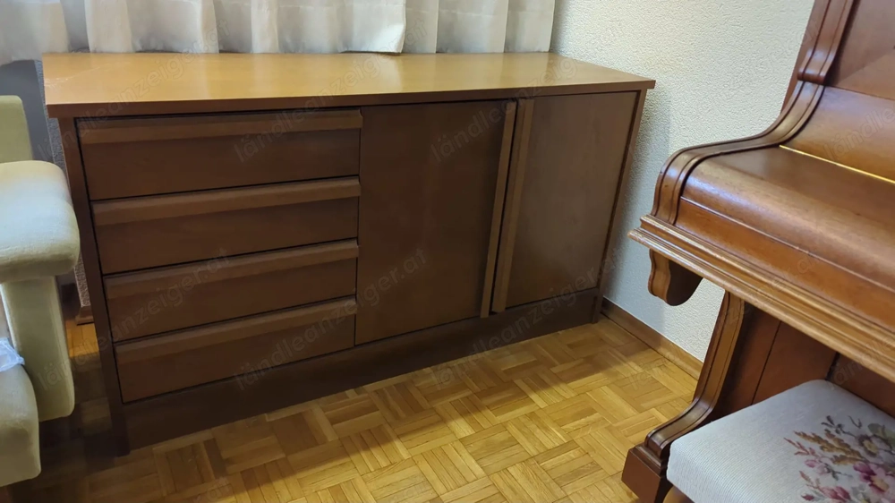 Massives Sideboard