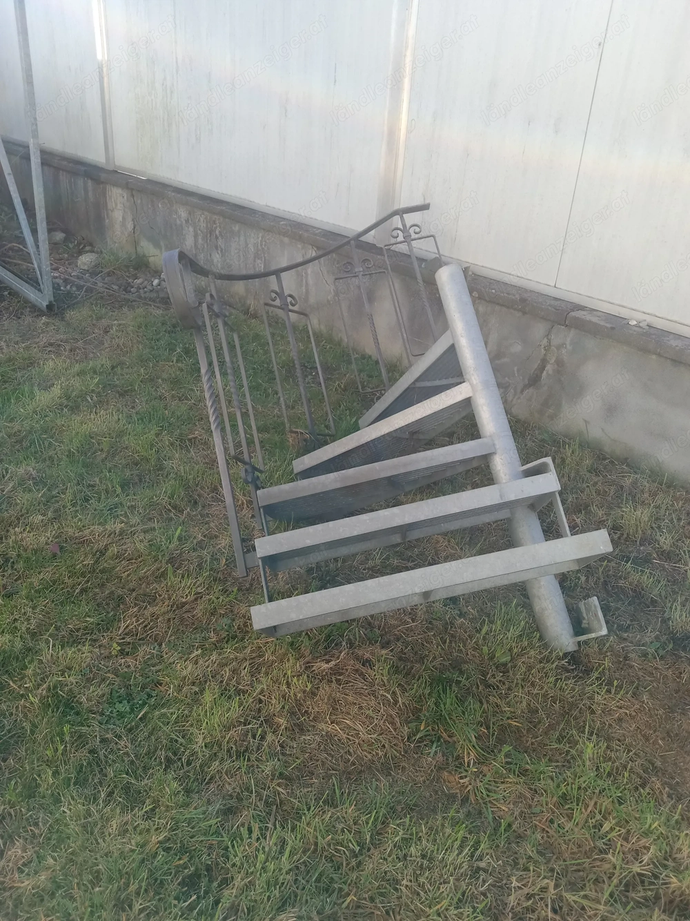 Au ßenstiege halbgewendelt