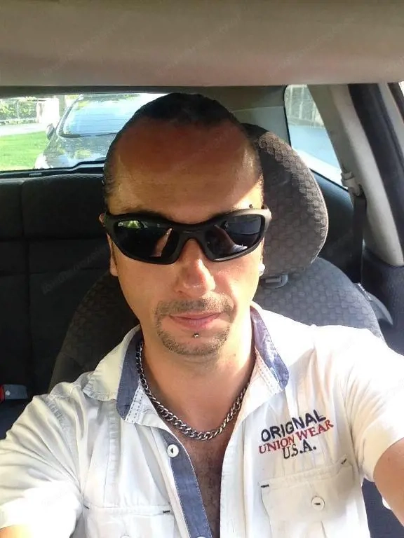 Suche nette aufgeschlossene Dame für eine heiße prickelnde Zeit 