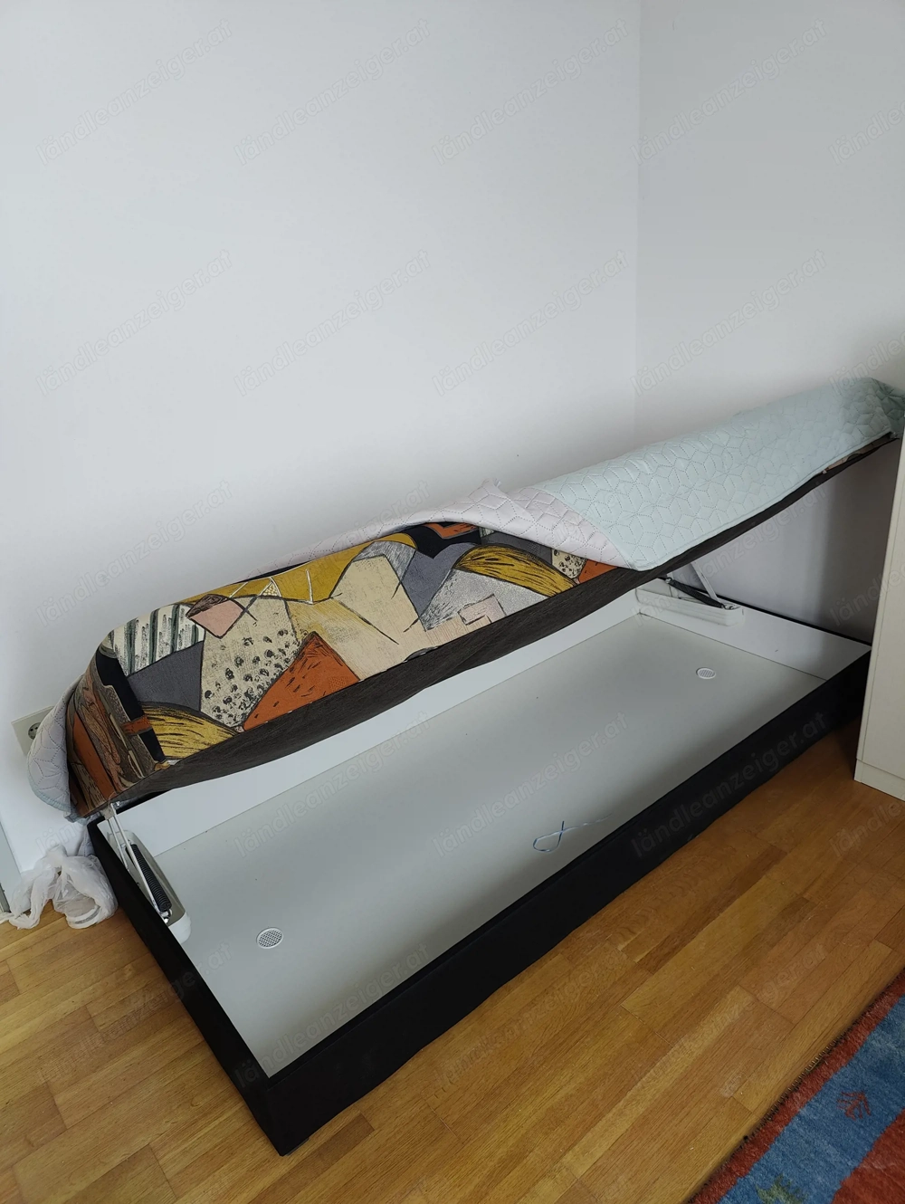 Altes Klappbett zu verschenken 