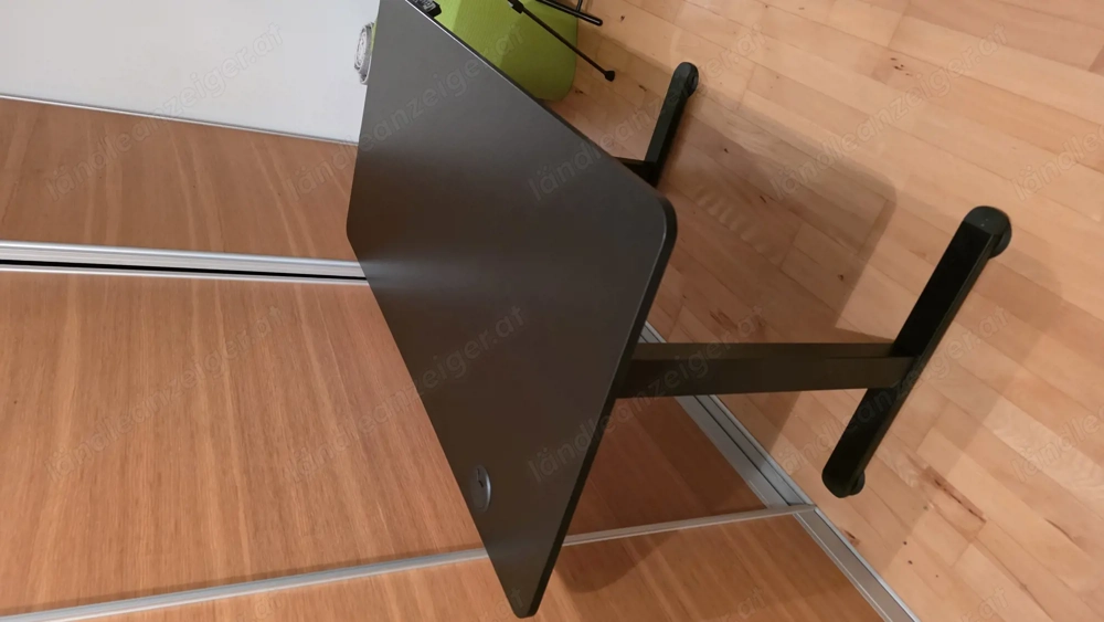 Elektrisch Computertisch 1200 x 600 mit Kabel Management Tray under USB port