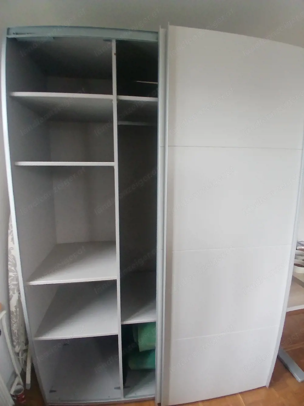 Kleiderschrank 