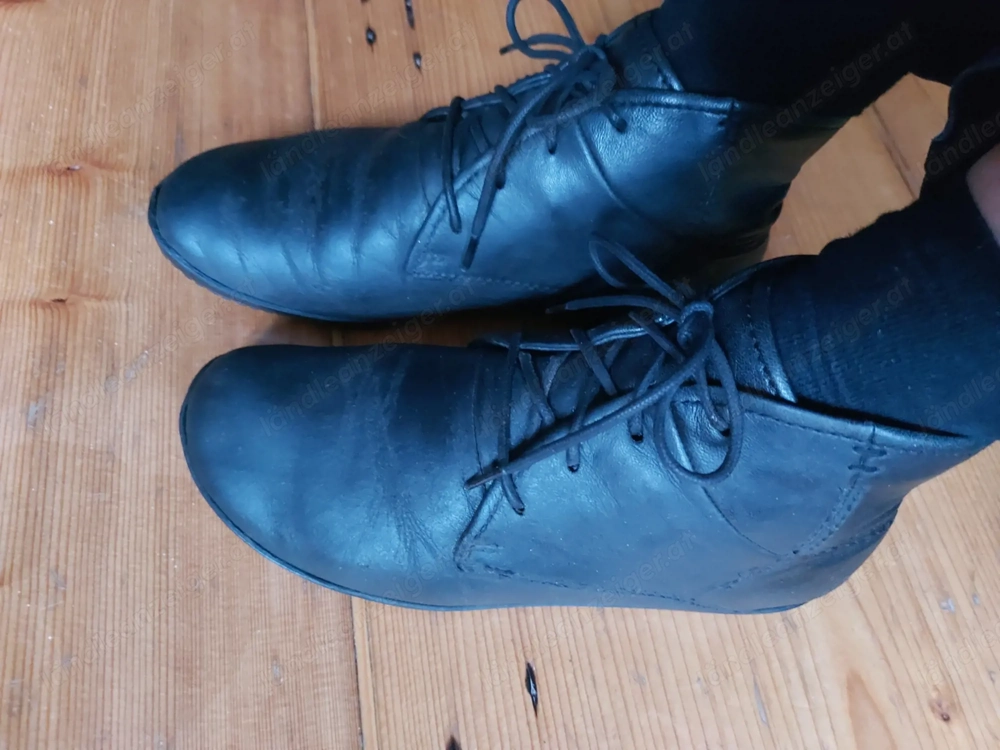 Getragene Damenschuhe