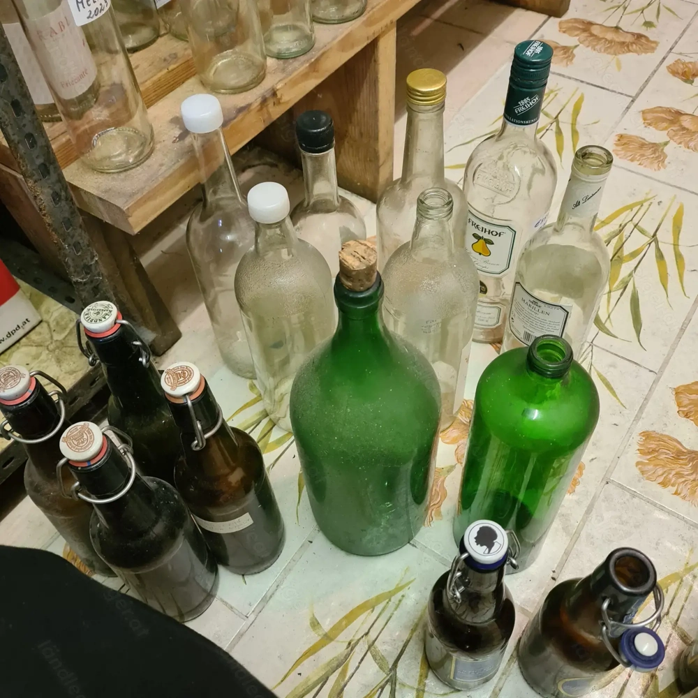 verschiedene große Flaschen 