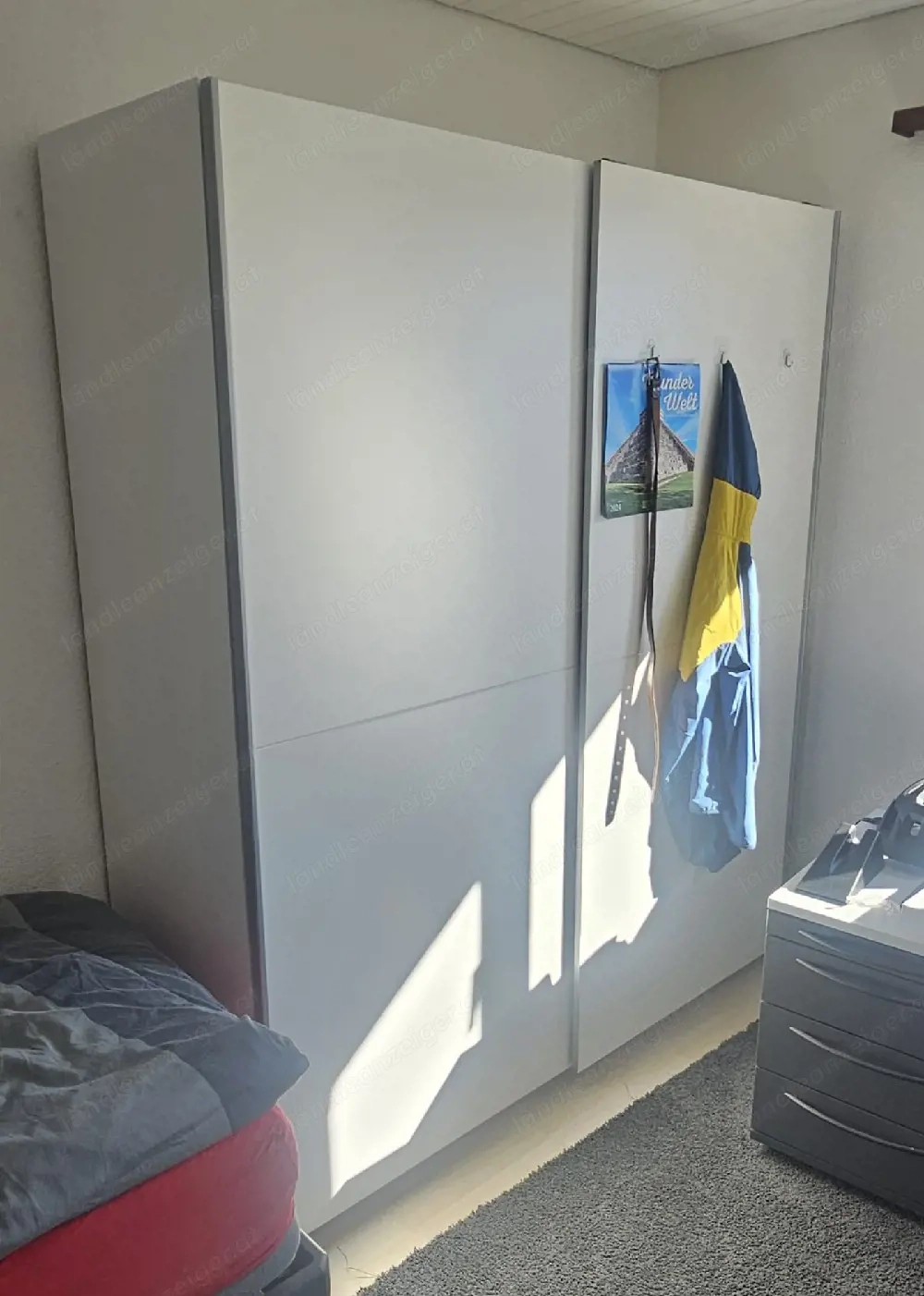 Schiebetürenschrank 