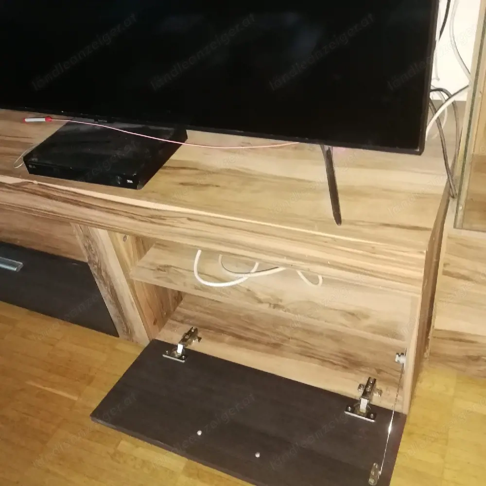TV Unterschrank 