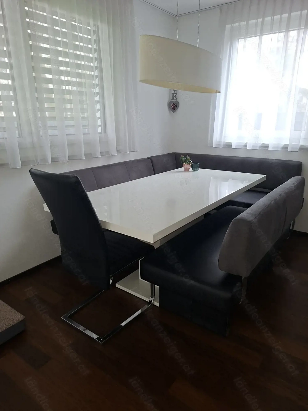 Esstisch mit Sitzbank und Eckbank und 1 Schwingstuhl