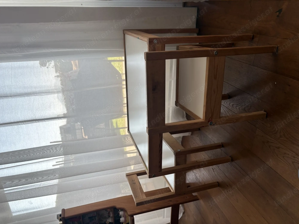 Ikea Kindermöbel wurde als Basteltisch verwendet 