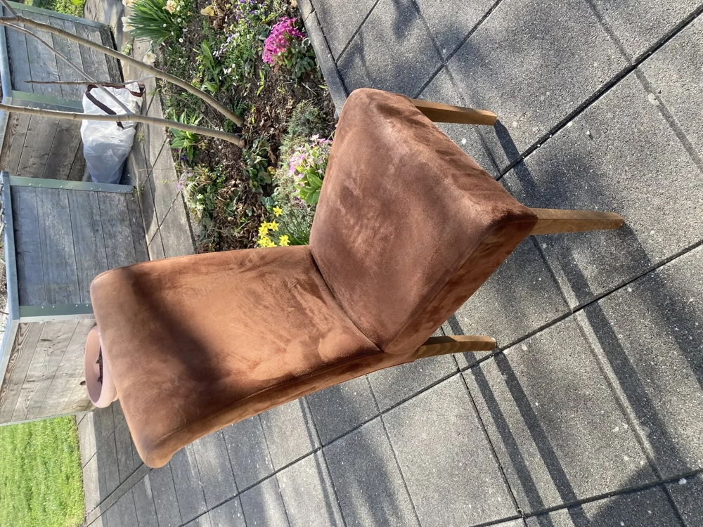 Ältere gepflegte Lederstühle