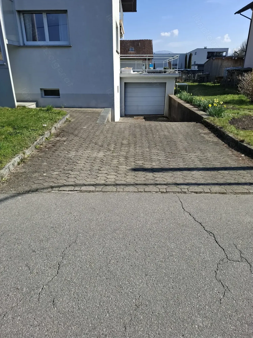Vorplatz neu gestalten für Parkplätze 