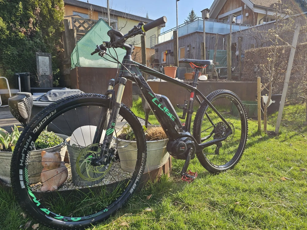 Vollcarbon E - Bike mit 2 * 500 AH Akkus