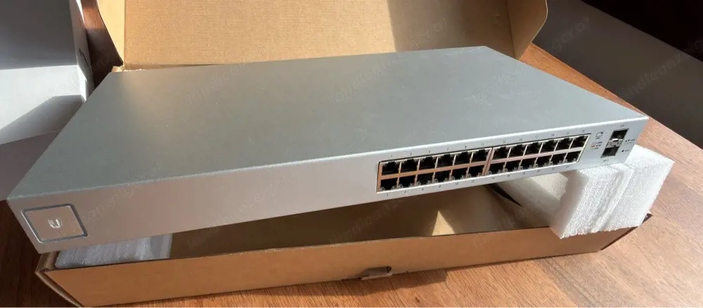 Unifi US-24 Switch, Gen 1