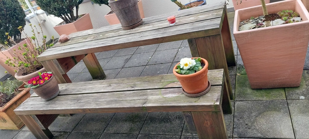 Gartentisch und Bank