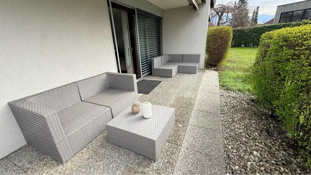 Gartenlounge mit Tisch zu verschenken