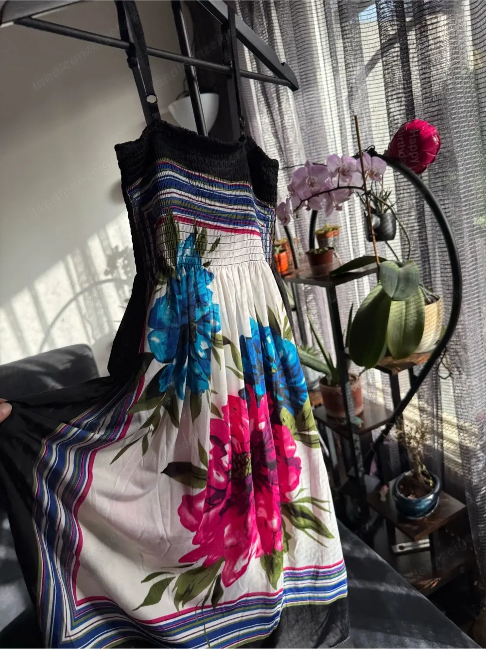 Sommerliches Trägerkleid mit floralem Muster leicht & luftig