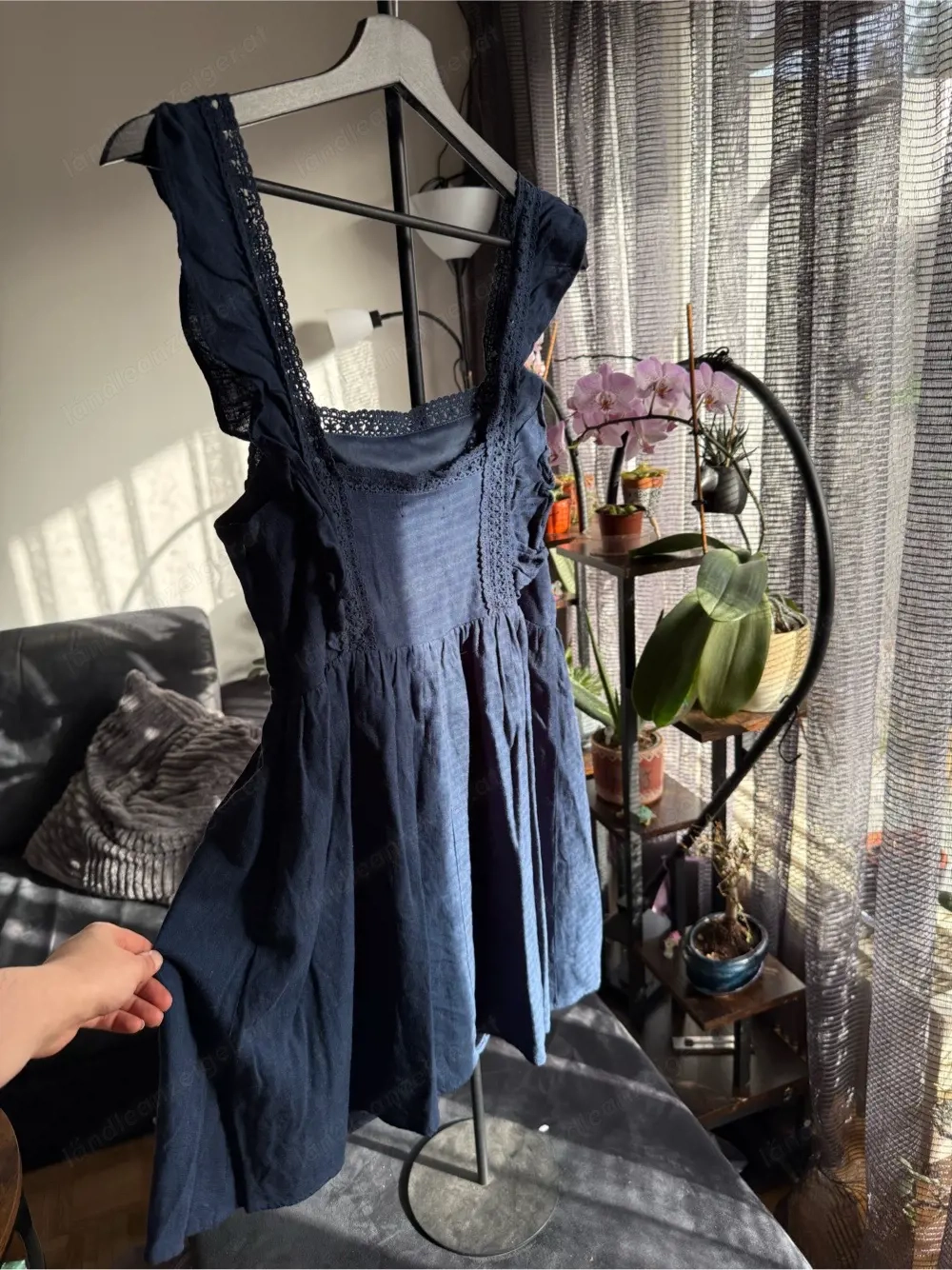 Dunkelblaues Sommerkleid mit Spitze feminin & kurz 