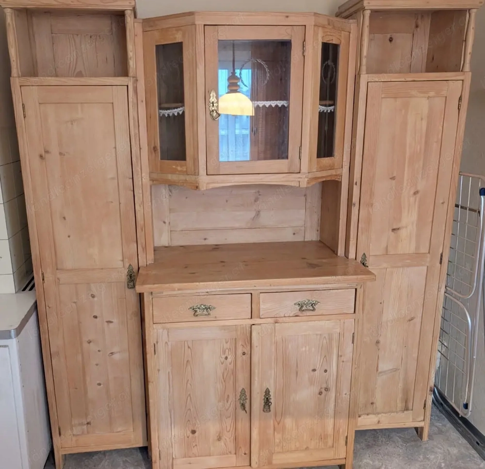Massiver Bauernschrank   Kredenz aus Holz .Preis VB