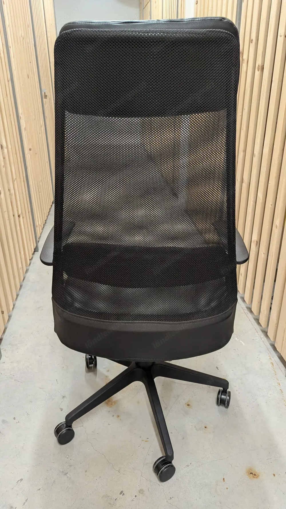 Bürostuhl samt Bodenmatte