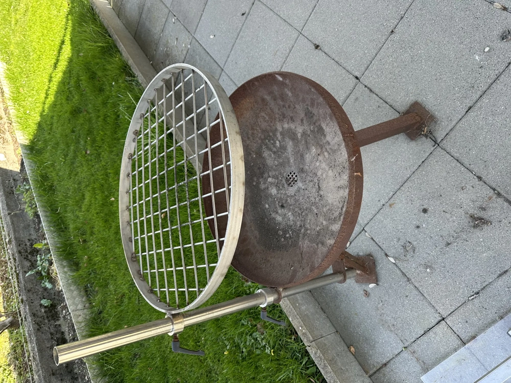 Feuerschale mit Grillrost