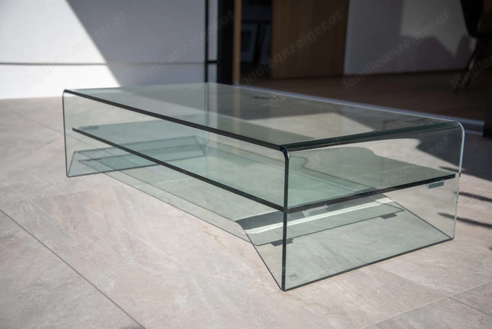 Klapptisch für den Garten und drei Gartenstühle