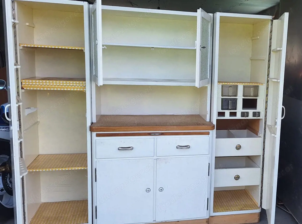 Alter Küchenschrank 