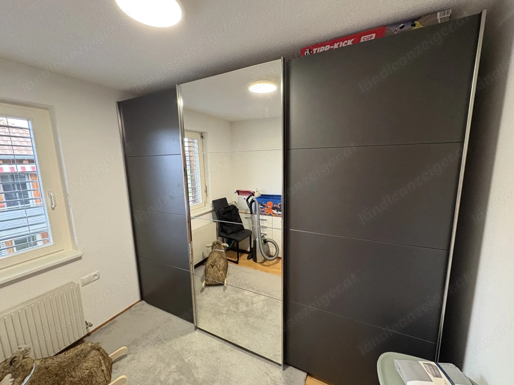 Großer Kleiderschrank mit Spiegel   NP 1200    viel Stauraum   TOP