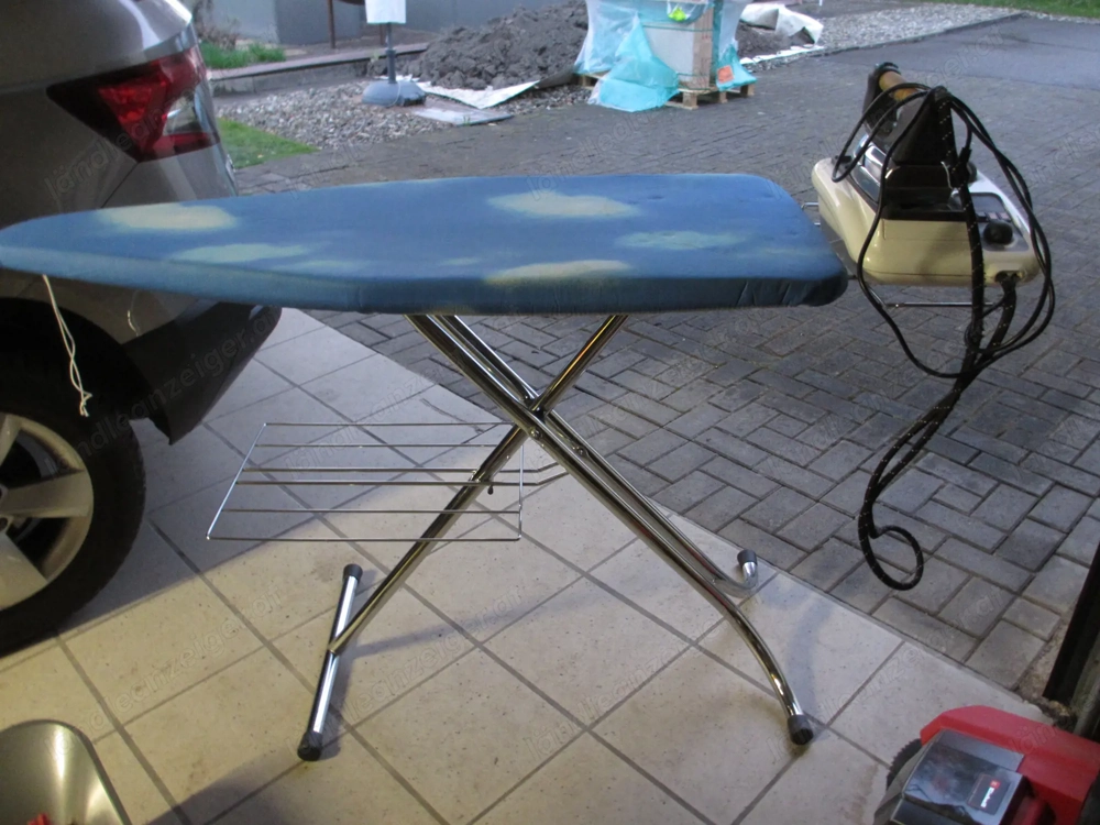Bügelstation mit Bügelbrett der Marke Eudora